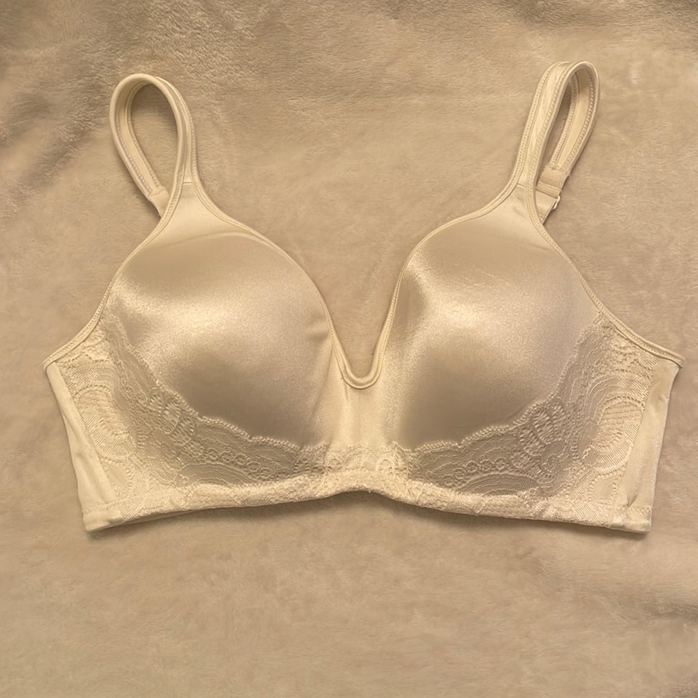 Playtex White Petal Wireless Bra size 36 D